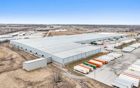 Distribution centre with large roof area